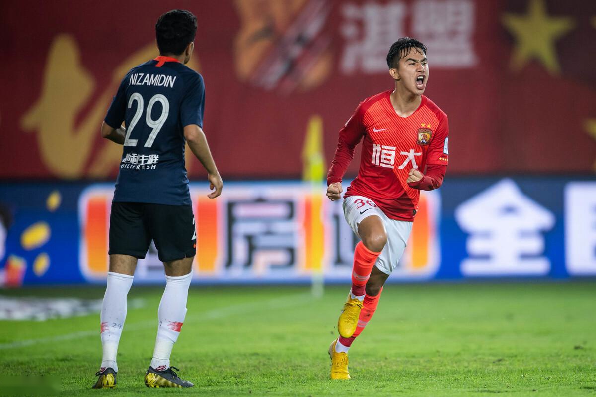 窗口期成都蓉城备战西甲，手感冰凉细节曝光，媒体盛赞，控场能力受关注(踢木偶全部武器解锁)